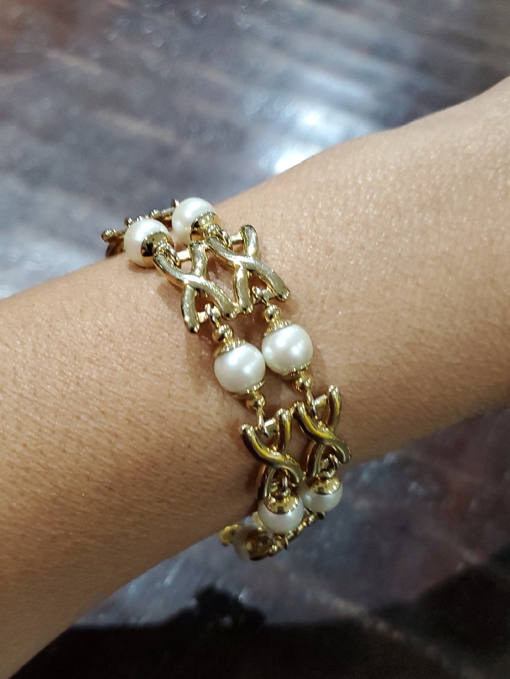 Gold-Tone Pearl Link Bracelet - Elegant Women's Jewelry